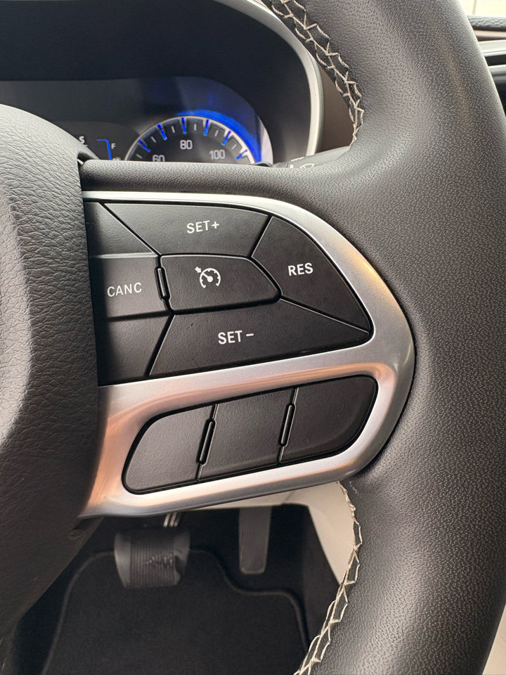 Used 2022 Chrysler Voyager LX image 14