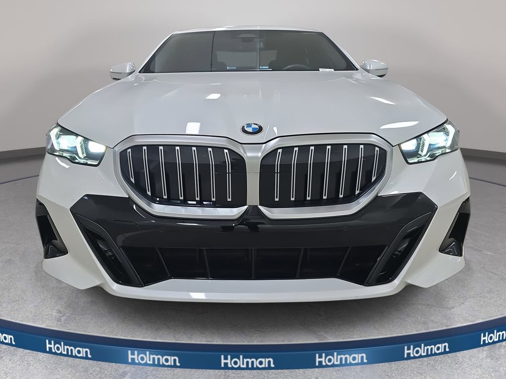 Used 2026 BMW 530i w/ M Sport Package image 3