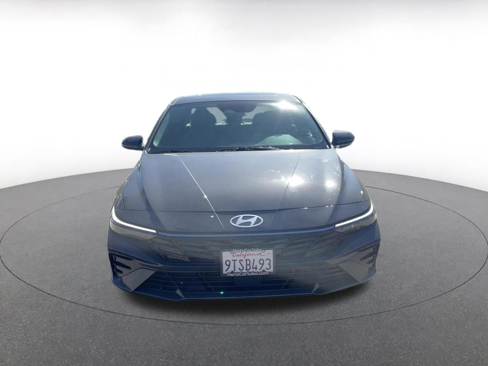 Used 2025 Hyundai Elantra Limited image 4