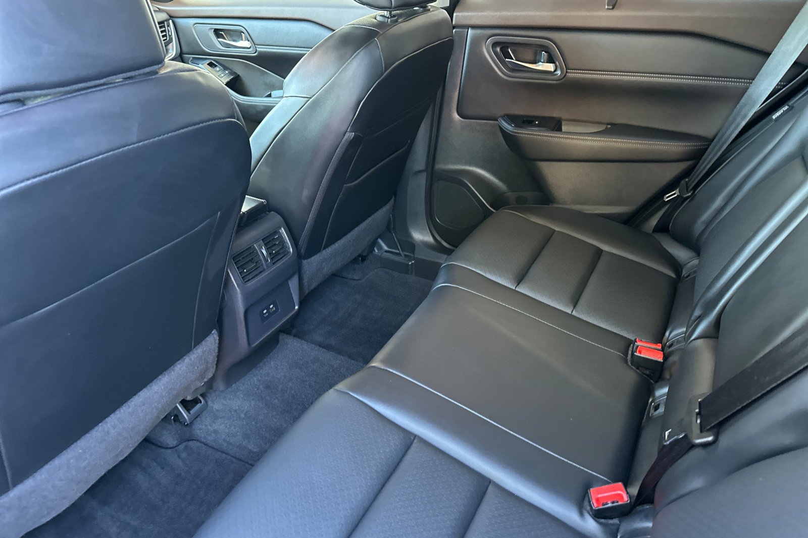 Used 2023 Nissan Rogue SV w/ SV Premium B Package FWD image 12