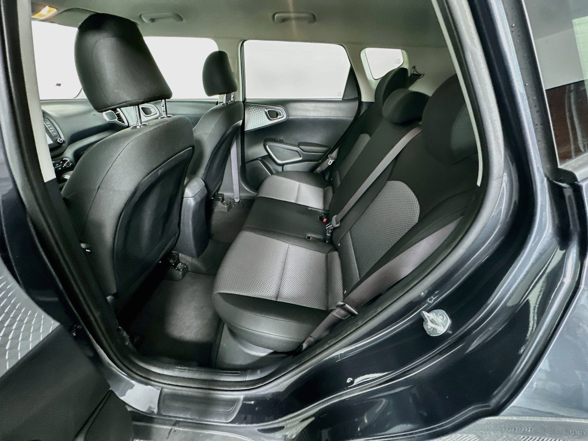 Used 2025 Kia Soul LX w/ LX Technology Package FWD image 28