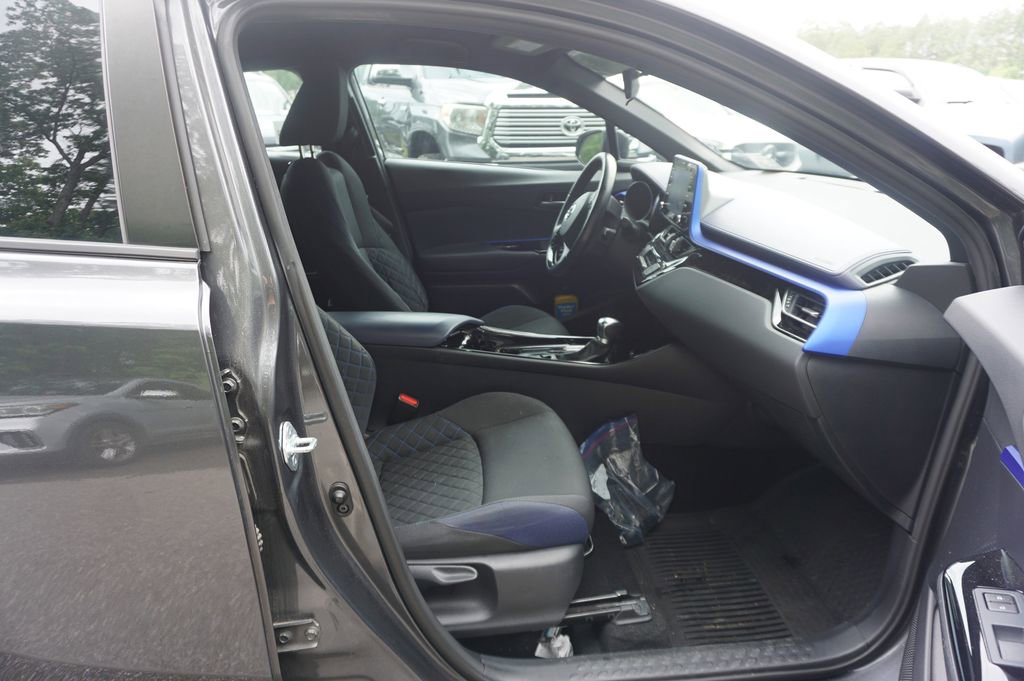 Used 2021 Toyota C-HR XLE FWD image 13