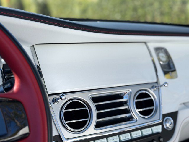 Used 2018 Rolls-Royce Dawn image 29