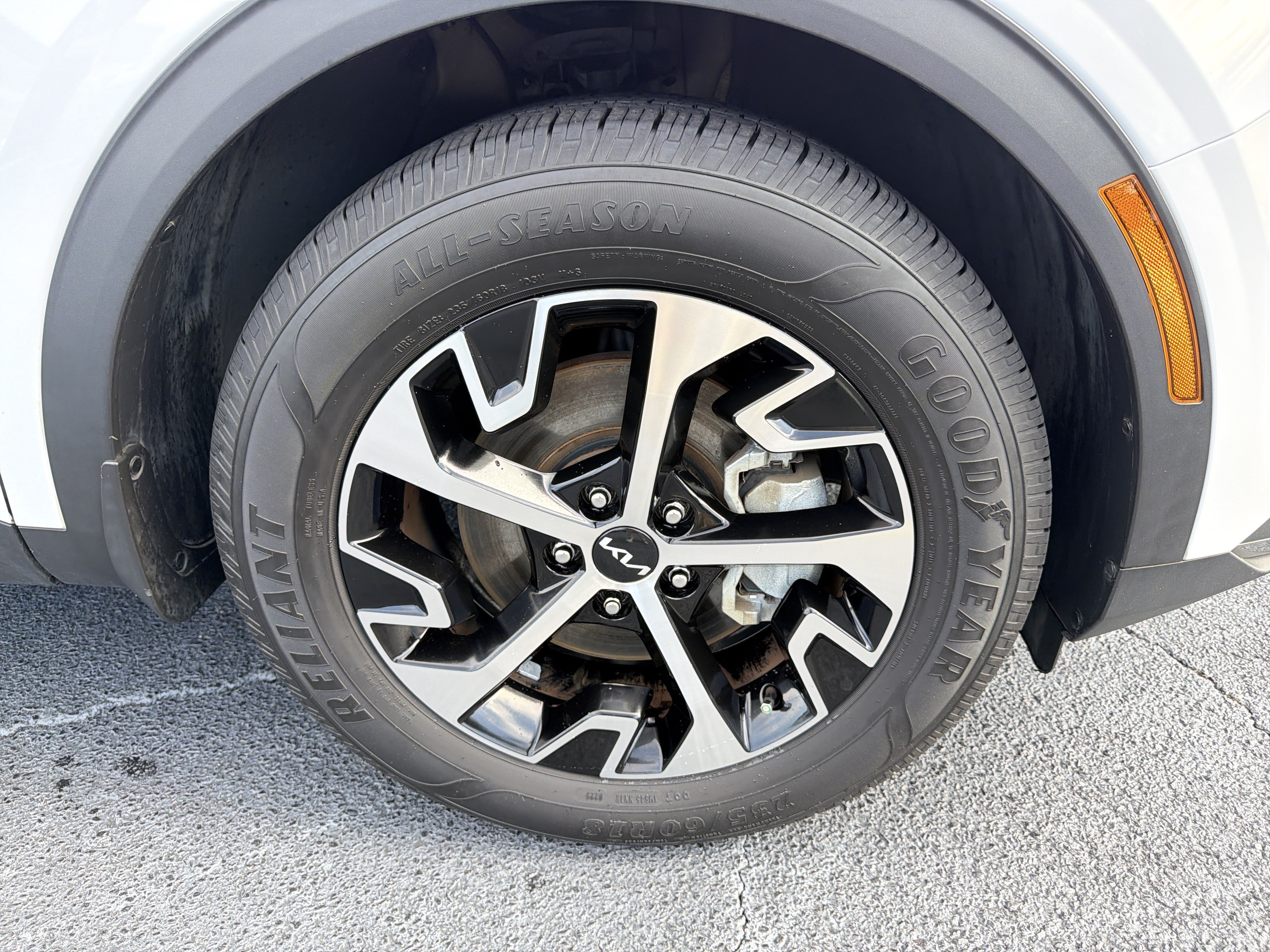 Used 2023 Kia Sportage EX FWD image 27