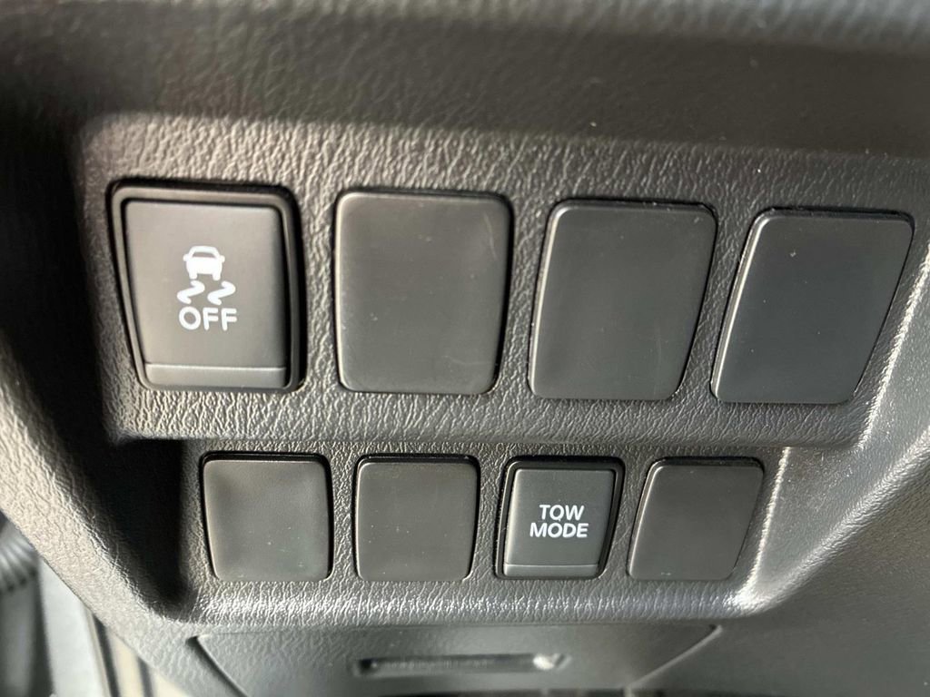 Used 2018 Nissan Pathfinder S image 25