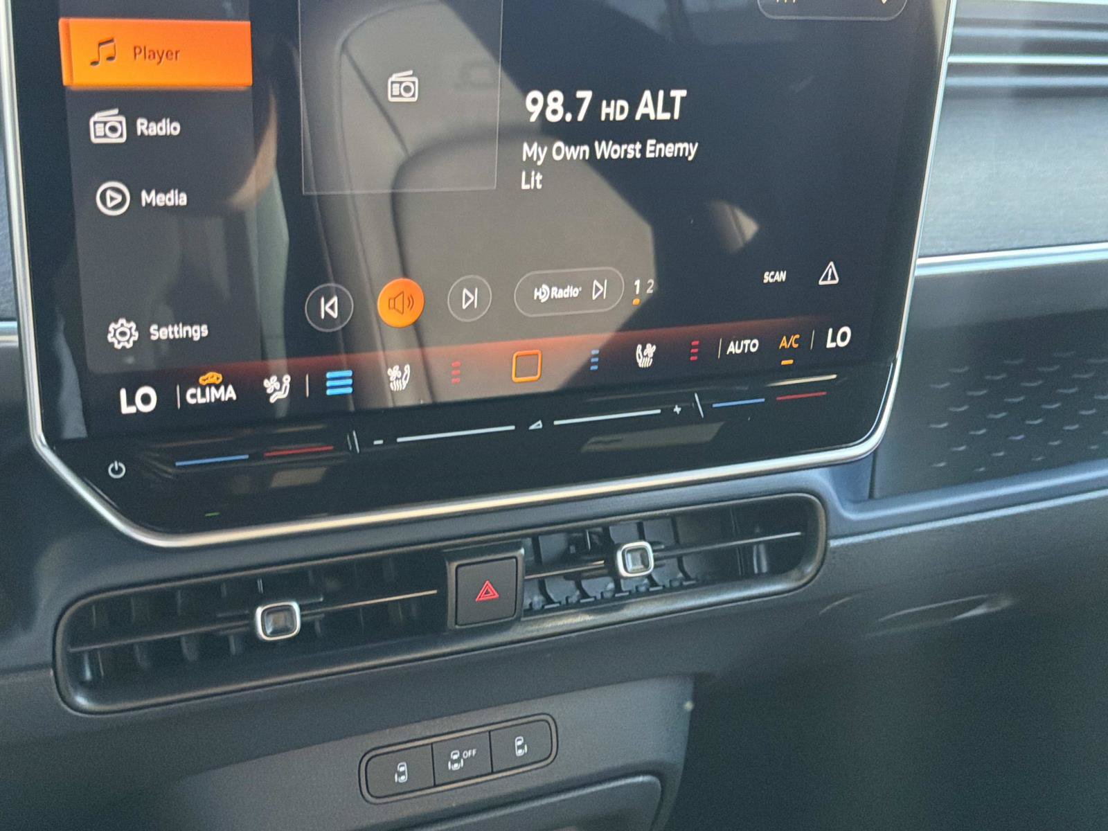 Certified 2025 Volkswagen ID. Buzz Pro S Plus RWD image 23