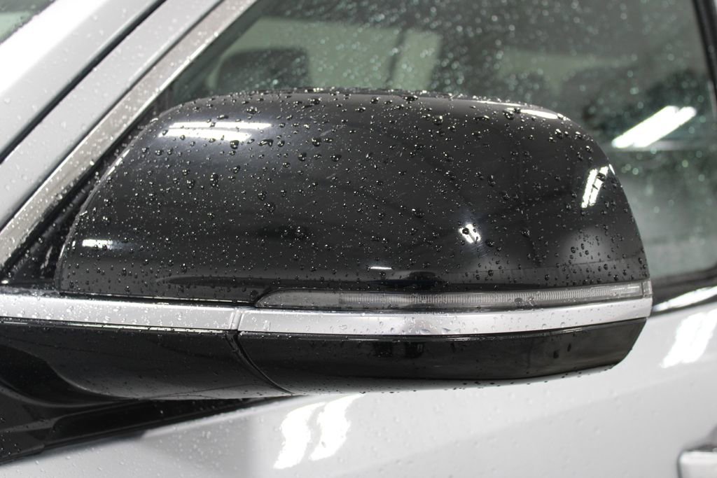 Used 2023 Jeep Wagoneer L Series III w/ Preferred Equipment Group image 16