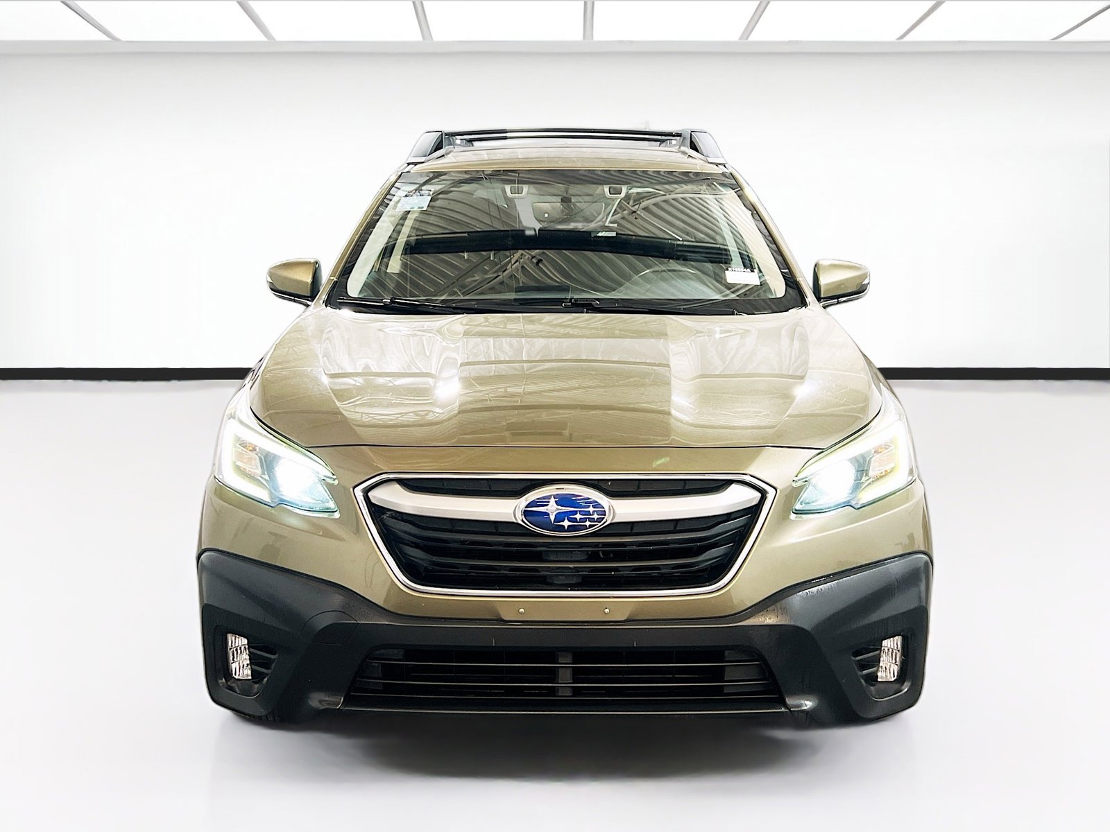 Used 2022 Subaru Outback Premium AWD/4WD image 2
