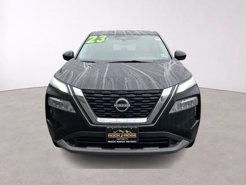 Used 2023 Nissan Rogue SV image 2
