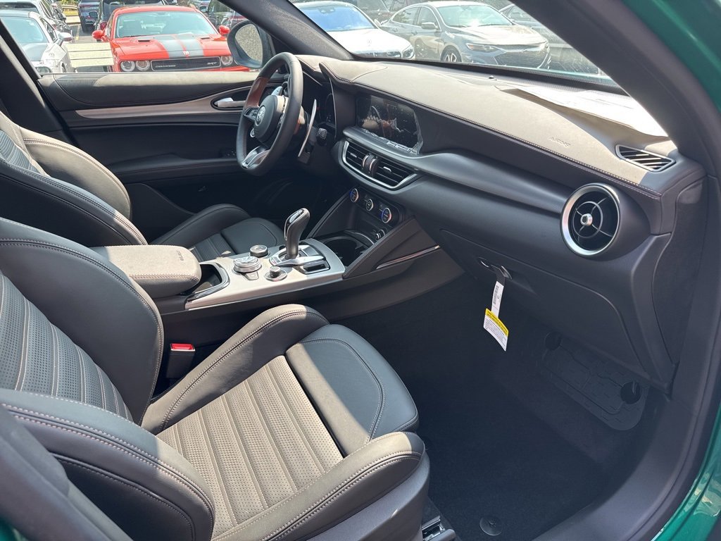 New 2025 Alfa Romeo Stelvio Sprint image 23