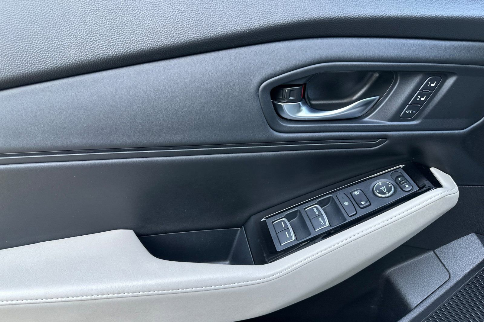 Used 2023 Honda Accord Touring image 11