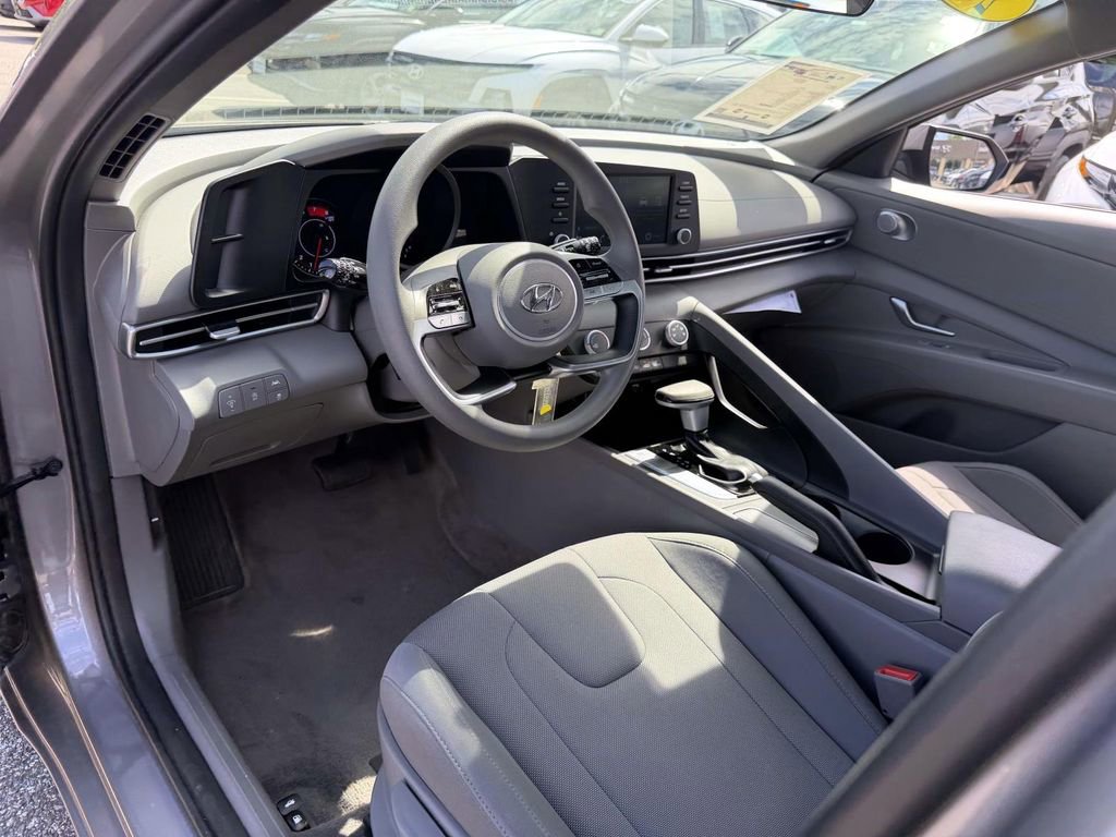 Certified 2023 Hyundai Elantra SE w/ Preferred Accessory Package FWD image 18