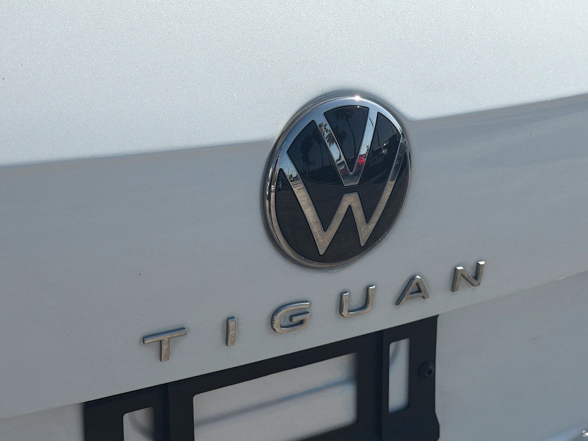 Used 2023 Volkswagen Tiguan SE R-Line image 12