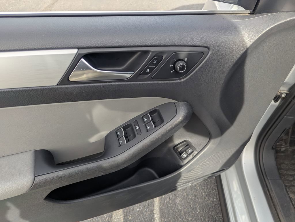 Used 2015 Volkswagen Jetta SEL Premium image 17