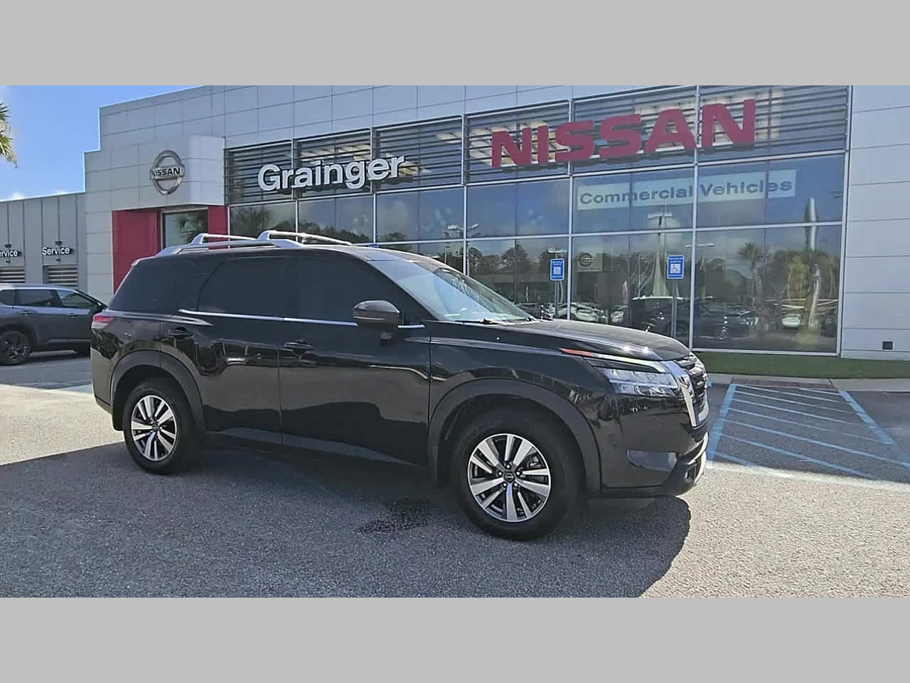 Used 2023 Nissan Pathfinder SL AWD/4WD image 17