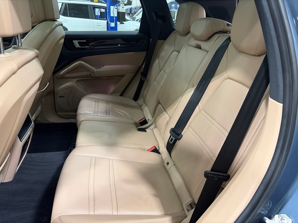 Used 2020 Porsche Cayenne AWD/4WD image 12