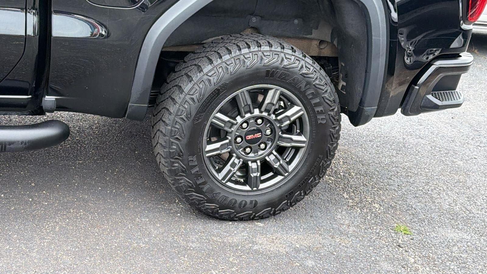 Used 2024 GMC Sierra 1500 AT4X AWD/4WD image 9