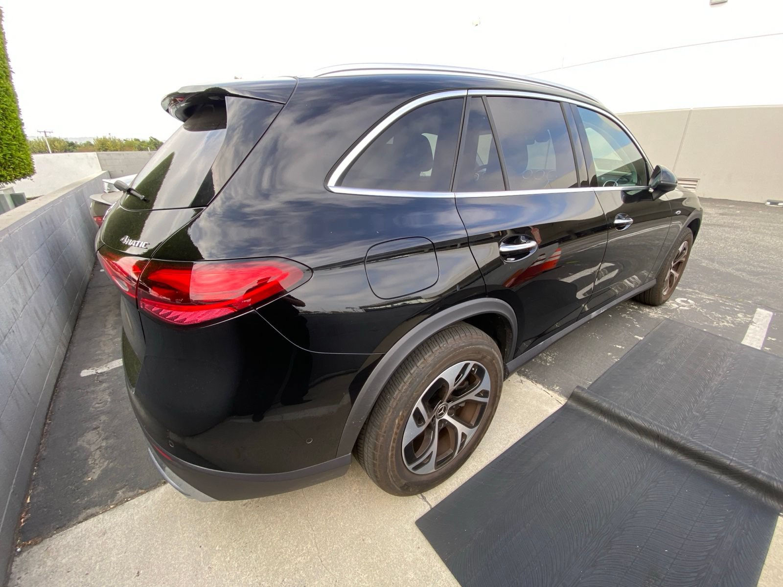 Certified 2025 Mercedes-Benz GLC 350e 4MATIC image 3