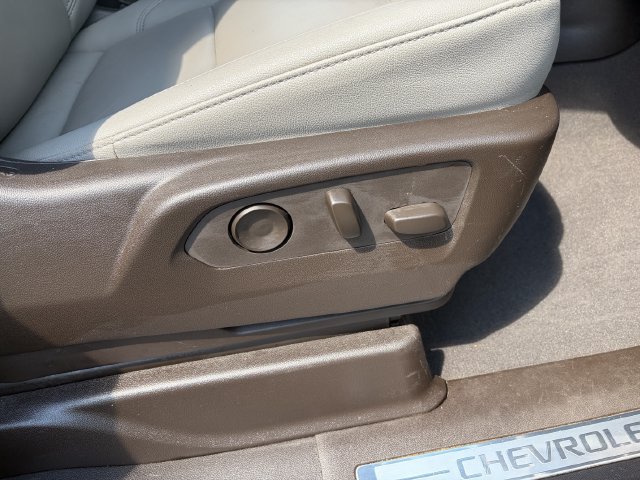 Used 2022 Chevrolet Tahoe LT w/ Luxury Package AWD/4WD image 18