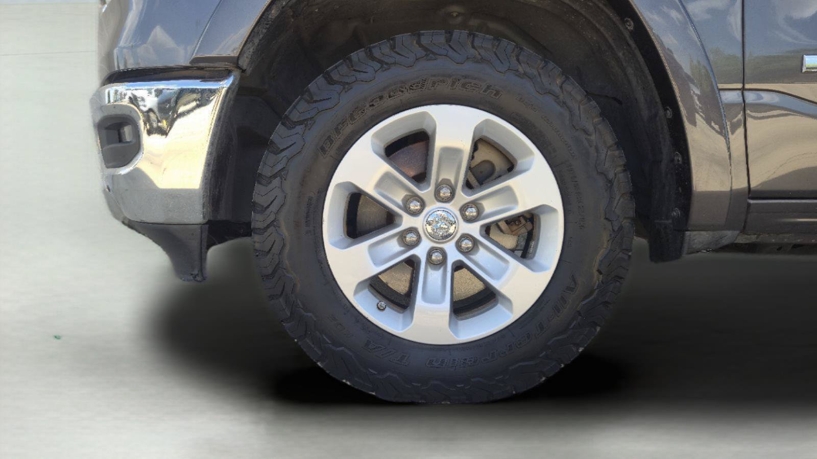 Used 2019 RAM 1500 Laramie w/ Off Road Group AWD/4WD image 11