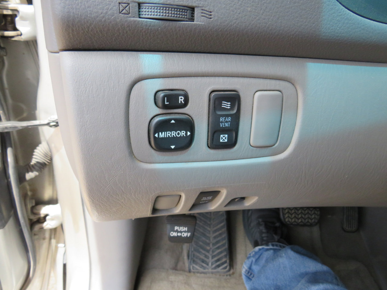 Used 2005 Toyota Sienna LE image 12