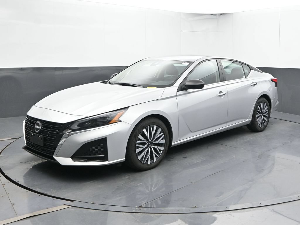 Used 2024 Nissan Altima 2.5 SV FWD image 8