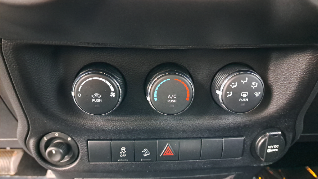 Used 2013 Jeep Wrangler Unlimited Sport AWD/4WD image 34