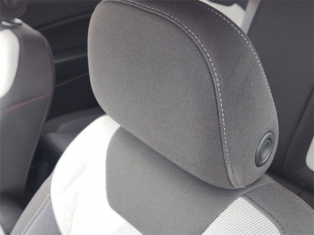 Used 2024 Chevrolet Trax RS w/ Sunroof Package image 16