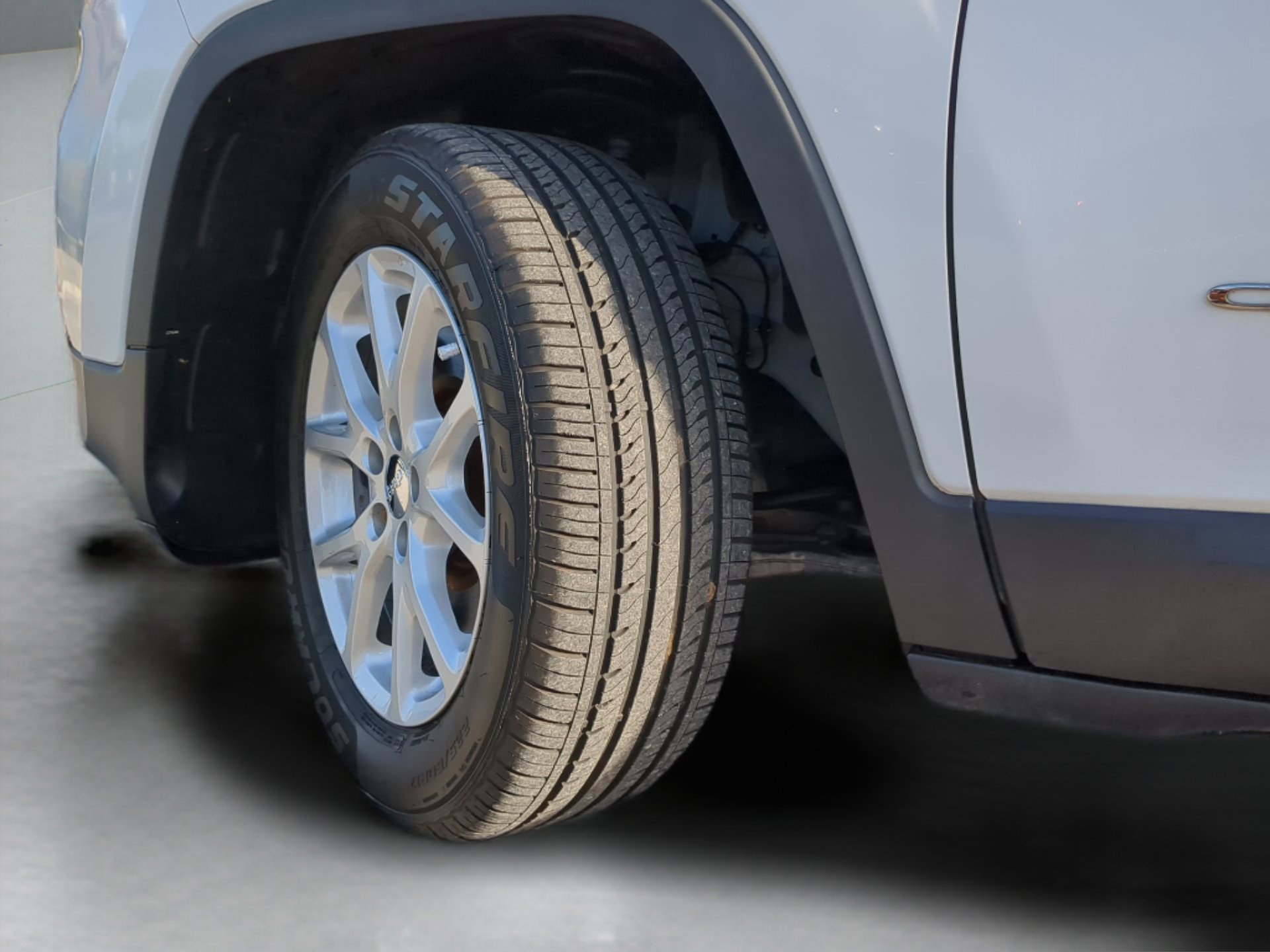 Used 2018 Jeep Cherokee Latitude w/ Safety Group FWD image 68