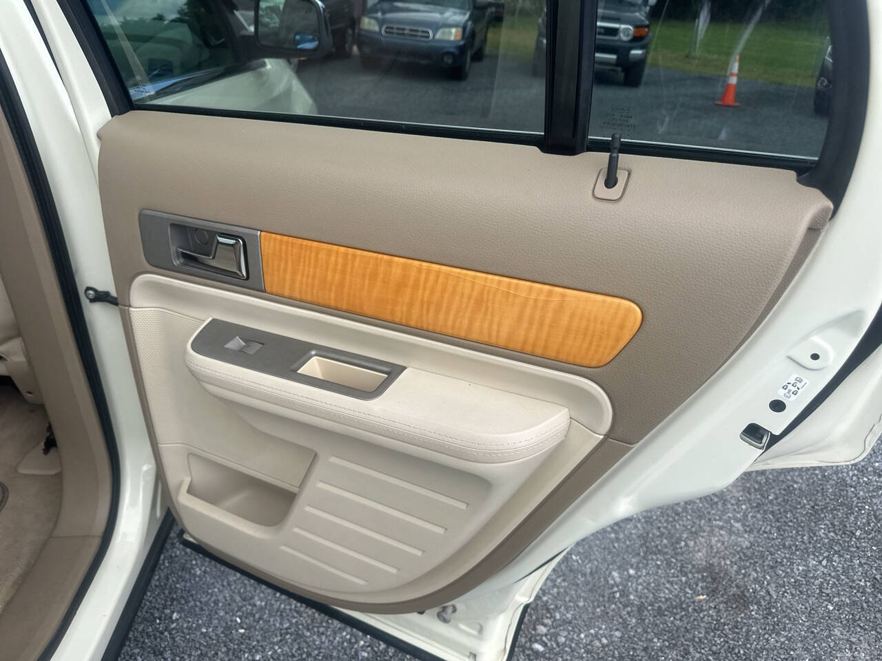 Used 2007 Lincoln MKX AWD image 17