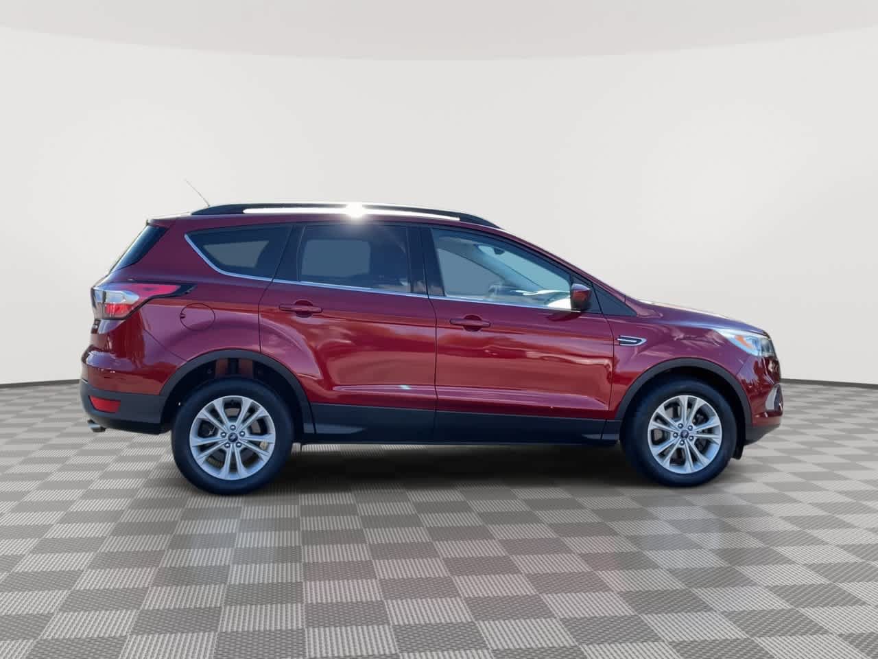 Used 2017 Ford Escape SE w/ Equipment Group 201A AWD/4WD image 9