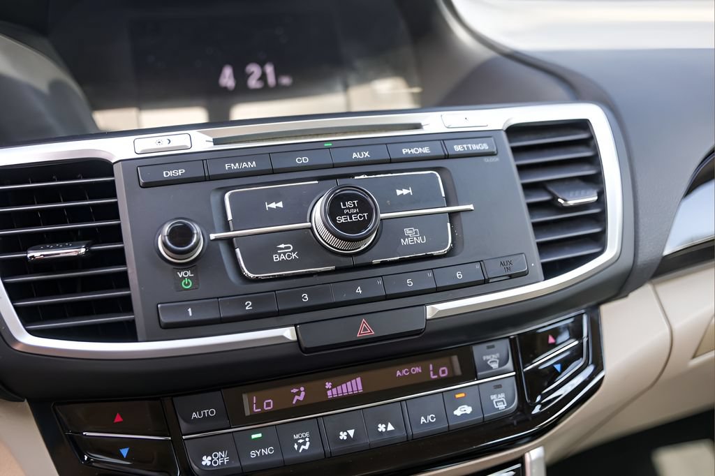 Used 2016 Honda Accord LX image 17