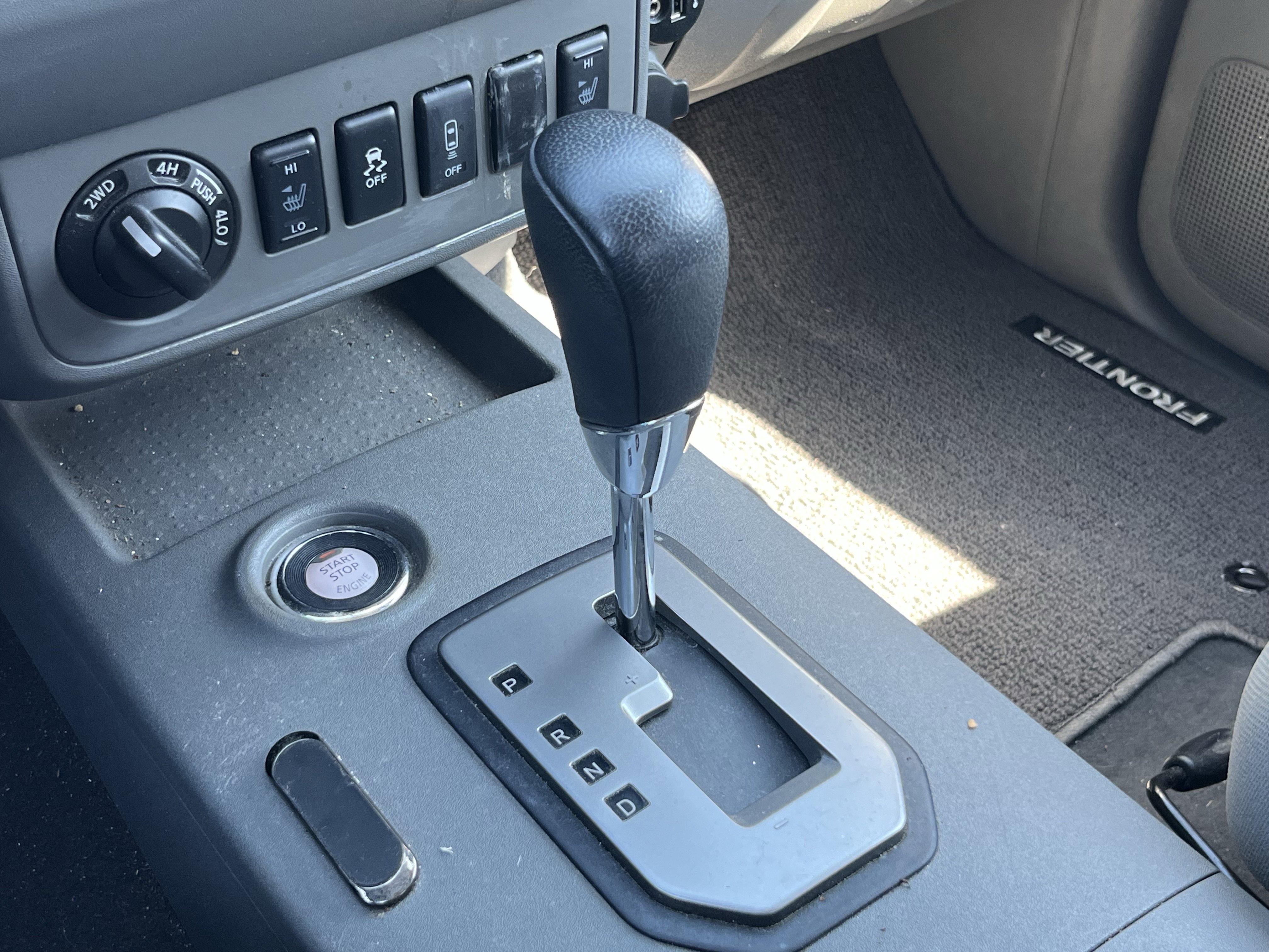 Used 2020 Nissan Frontier SV image 25