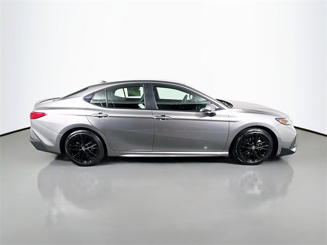 Used 2025 Toyota Camry SE image 8