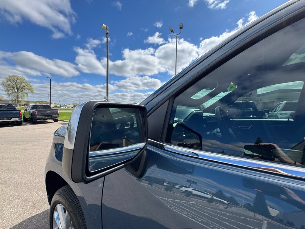 Used 2024 Chevrolet Silverado 1500 High Country w/ High Country Premium Package AWD/4WD image 18