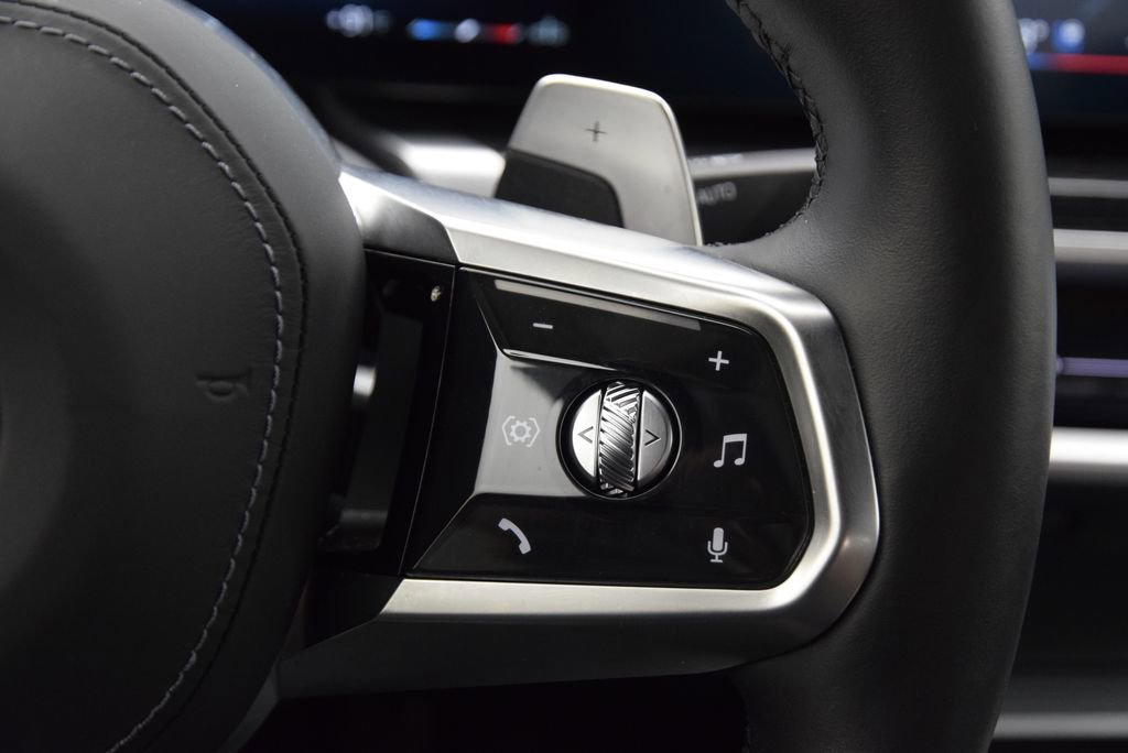 Used 2025 BMW 760i xDrive w/ Executive Package image 25