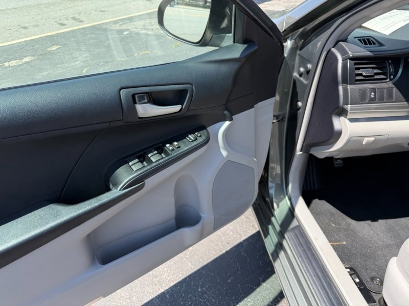 Used 2012 Toyota Camry LE FWD image 16