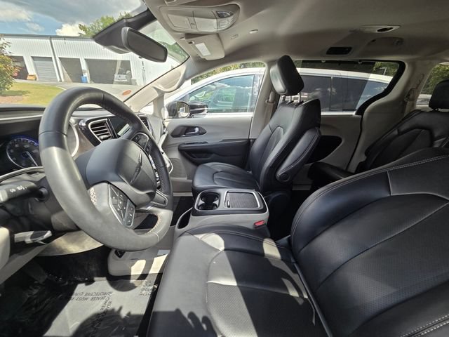 Used 2024 Chrysler Pacifica Touring-L FWD image 7