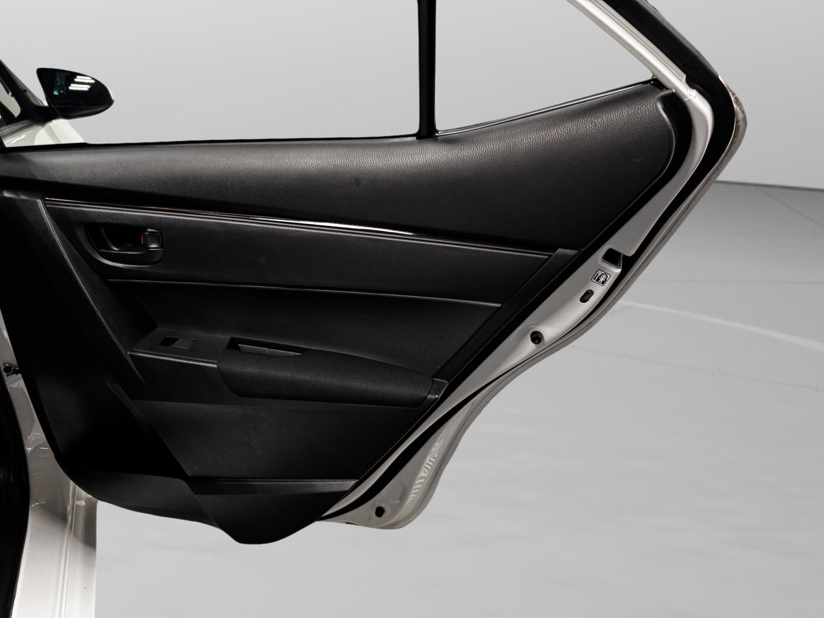 Used 2019 Toyota Corolla L image 28