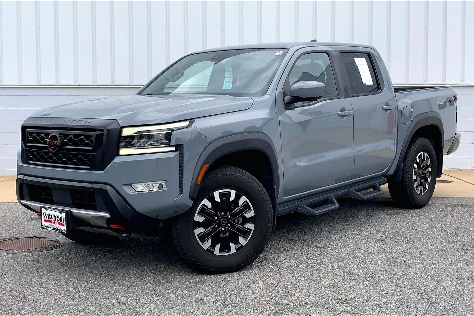 Used 2023 Nissan Frontier PRO-4X w/ Pro Convenience Package AWD/4WD image 2