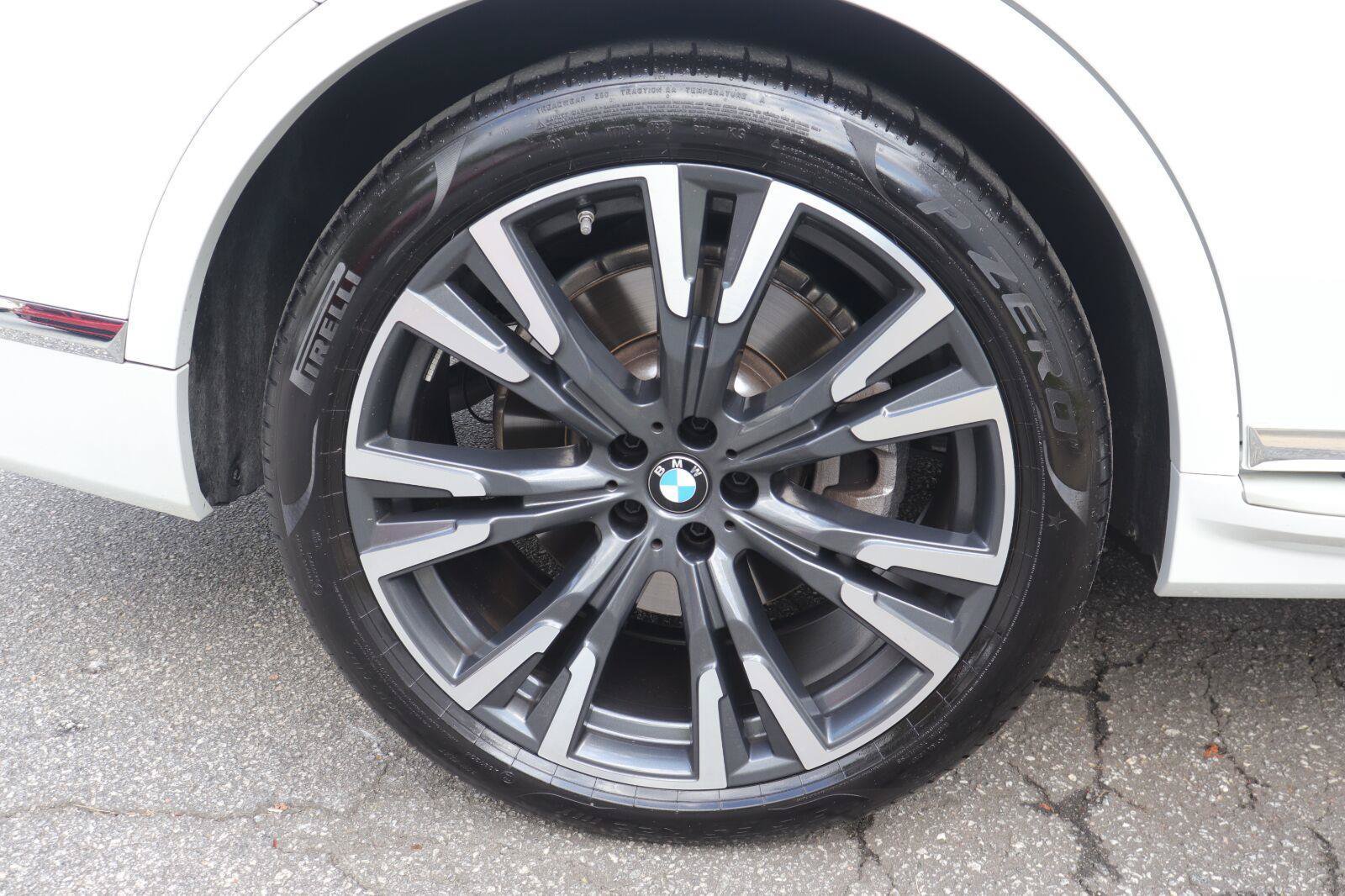 Used 2025 BMW X7 xDrive40i AWD/4WD image 52