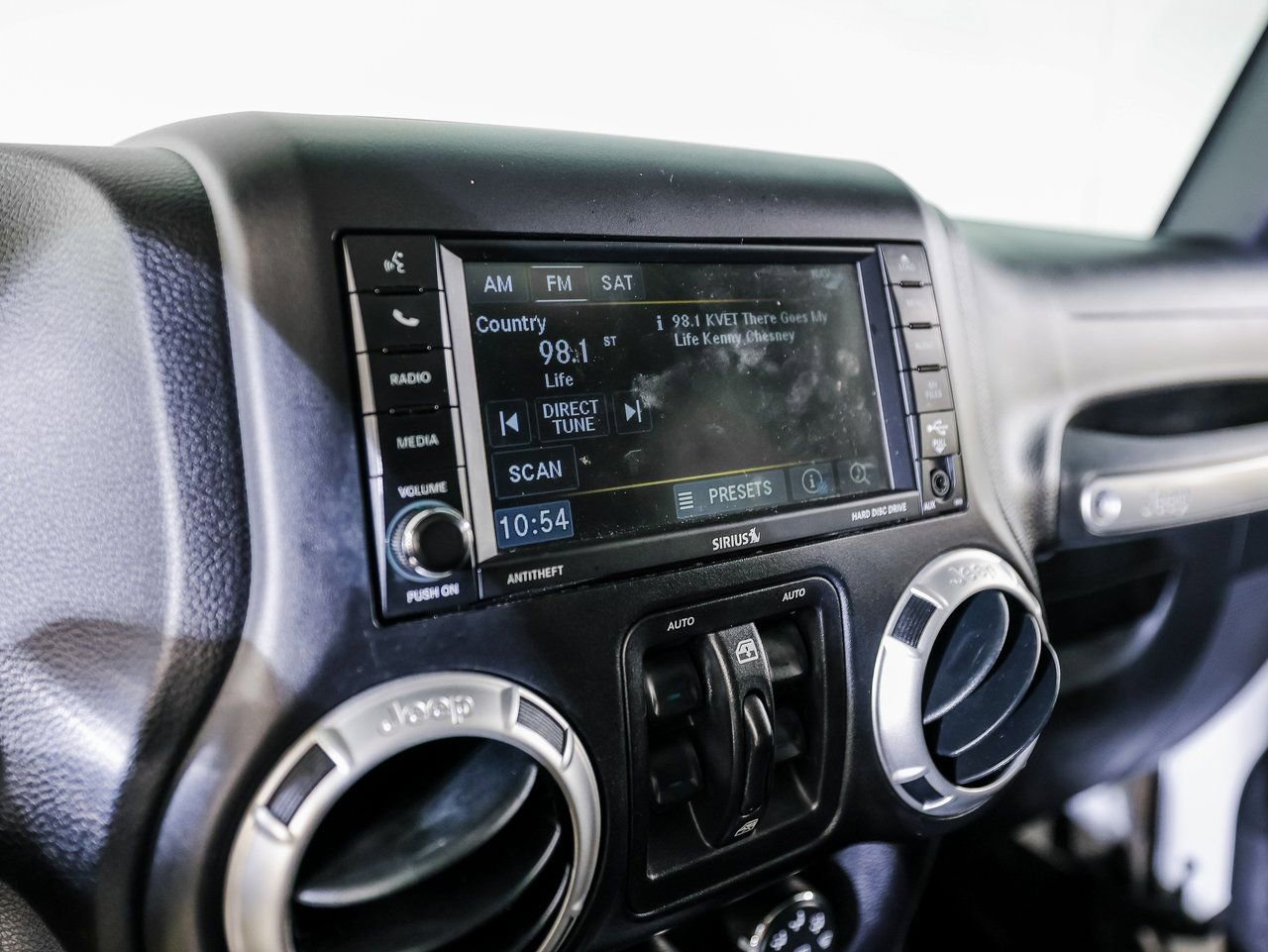 Used 2017 Jeep Wrangler Unlimited Rubicon w/ Connectivity Group image 17