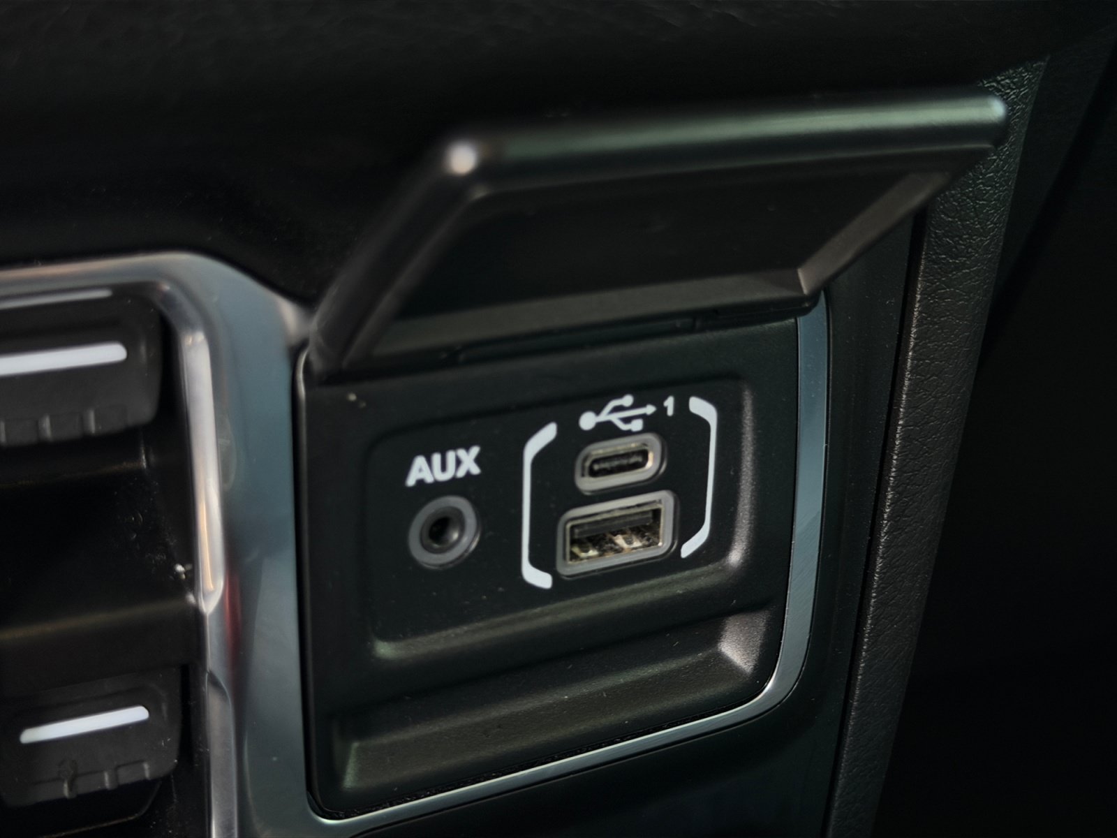 Used 2024 Jeep Gladiator Overland AWD/4WD image 21