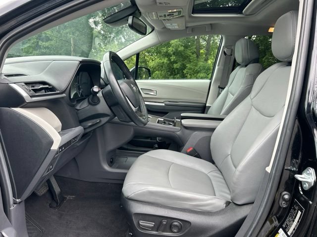 Used 2024 Toyota Sienna XLE w/ XLE Plus Package AWD/4WD image 21