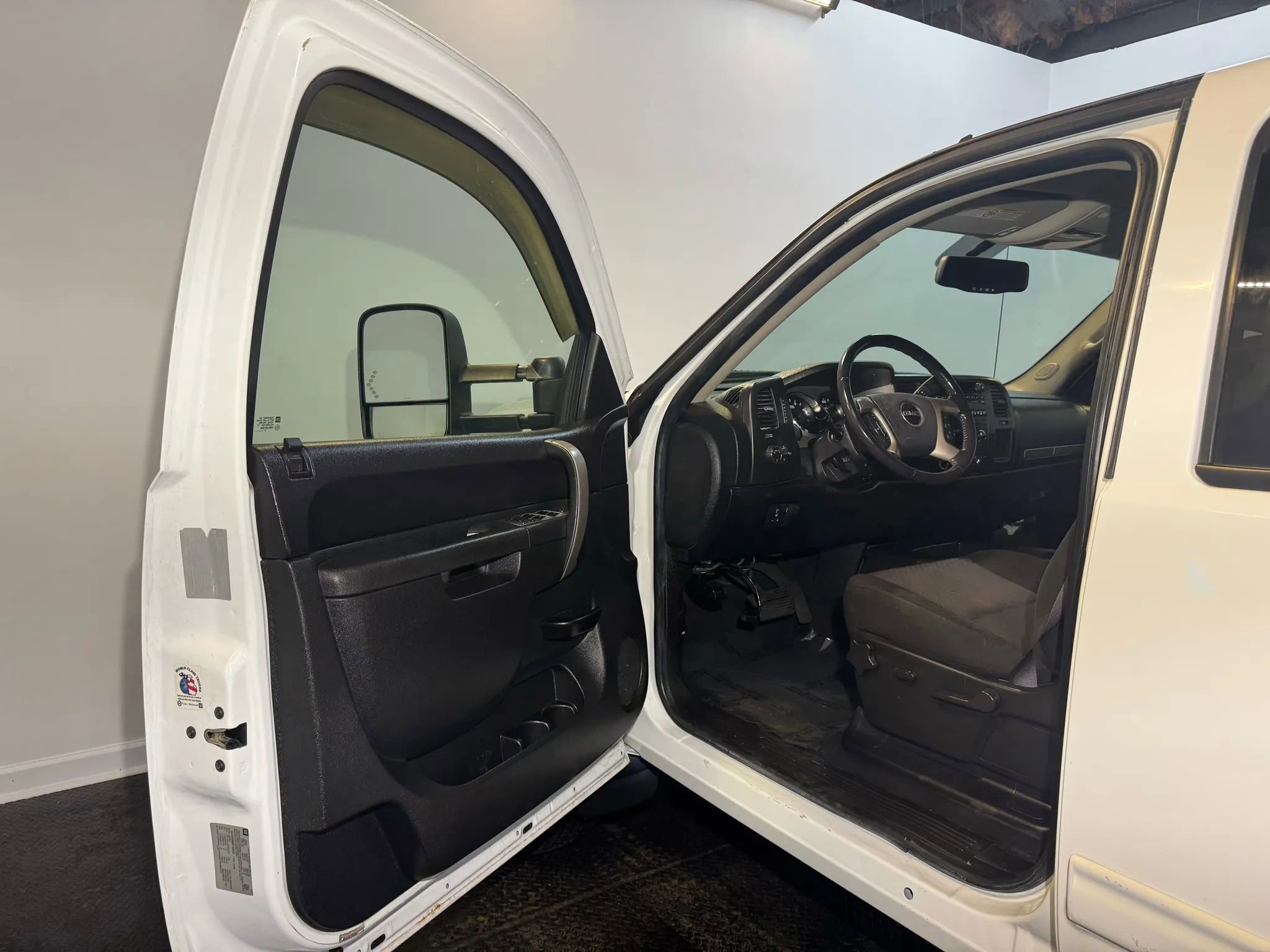 Used 2011 GMC Sierra 3500 SLE w/ SLE Preferred Package image 8