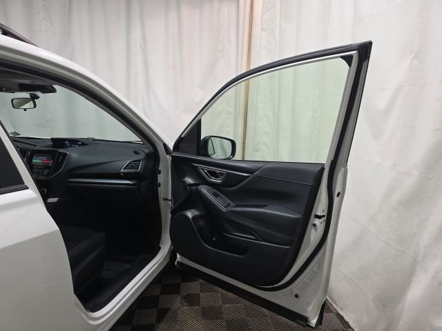 Certified 2023 Subaru Forester Premium image 31