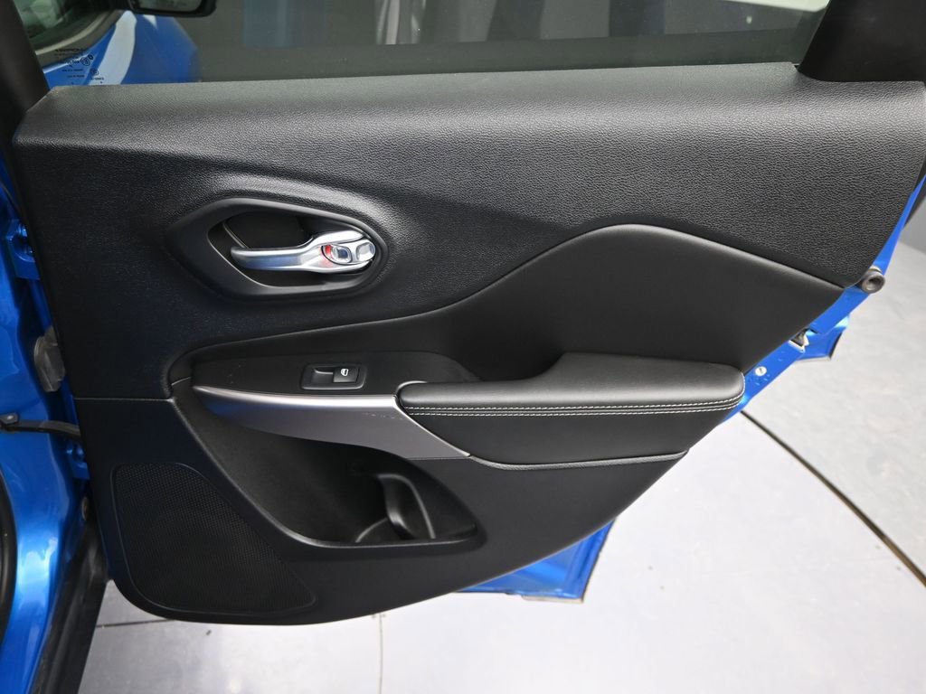 Used 2022 Jeep Cherokee Latitude Lux w/ Sun & Sound Group image 31