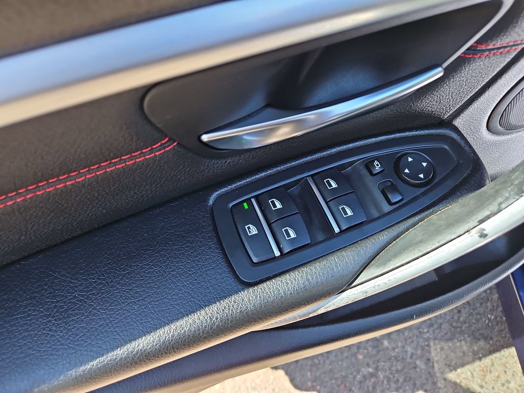 Used 2018 BMW 330i Sedan RWD image 12