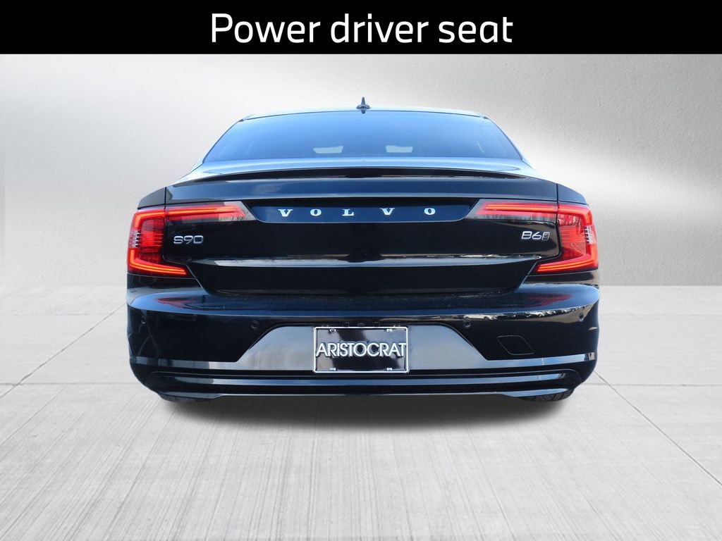 Used 2022 Volvo S90 B6 Momentum image 7