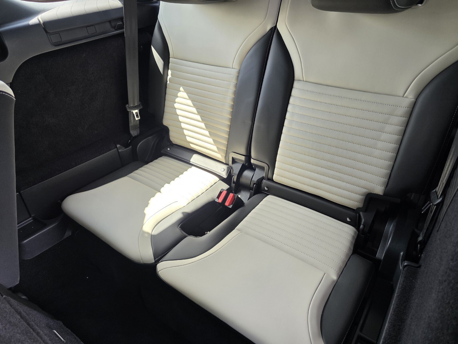Certified 2023 Land Rover Discovery HSE R-Dynamic AWD/4WD image 17